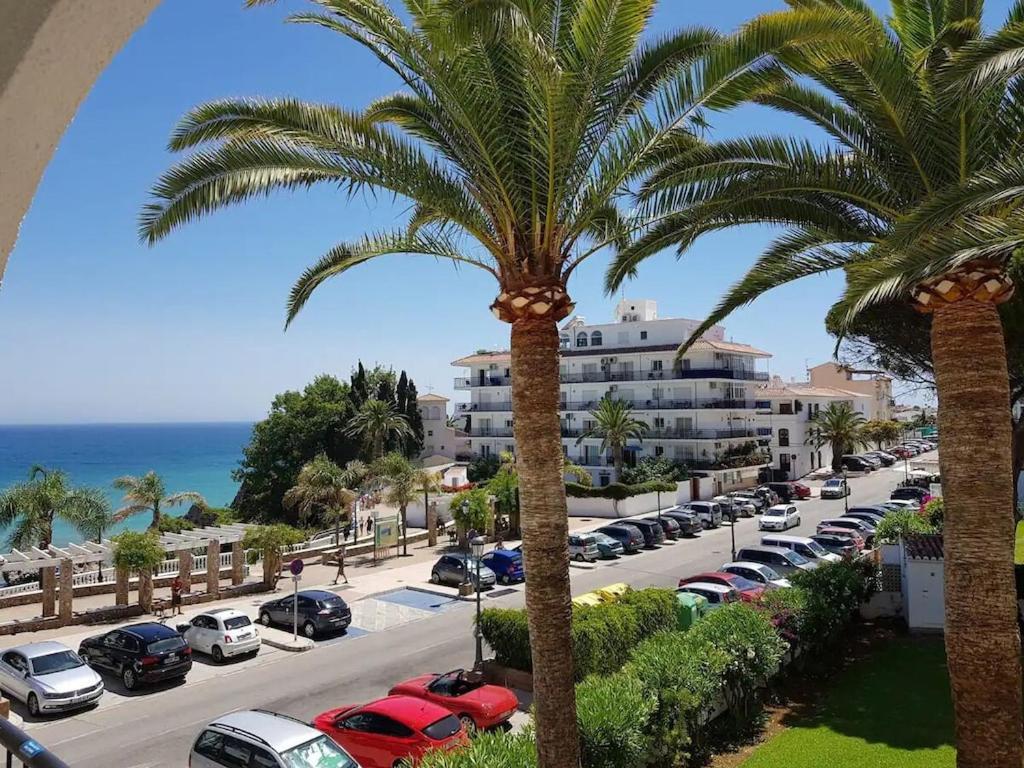 Edificio Verdemar - Stunning 1 Bed Apartment With Pool & Sea Views Нерха Экстерьер фото