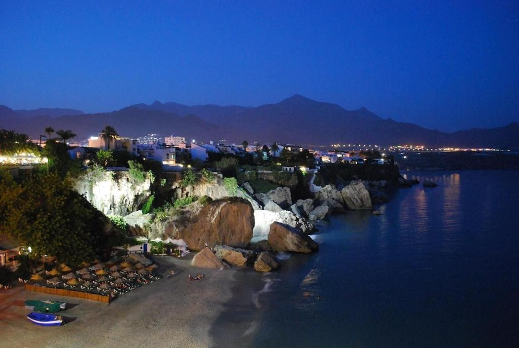 Edificio Verdemar - Stunning 1 Bed Apartment With Pool & Sea Views Нерха Экстерьер фото